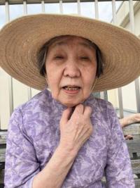 麦わら帽子で暑さをしのいで・・