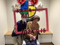 後ろのステンドグラスも綺麗です！