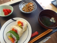 昼食は恵方巻でした！キレイです♪